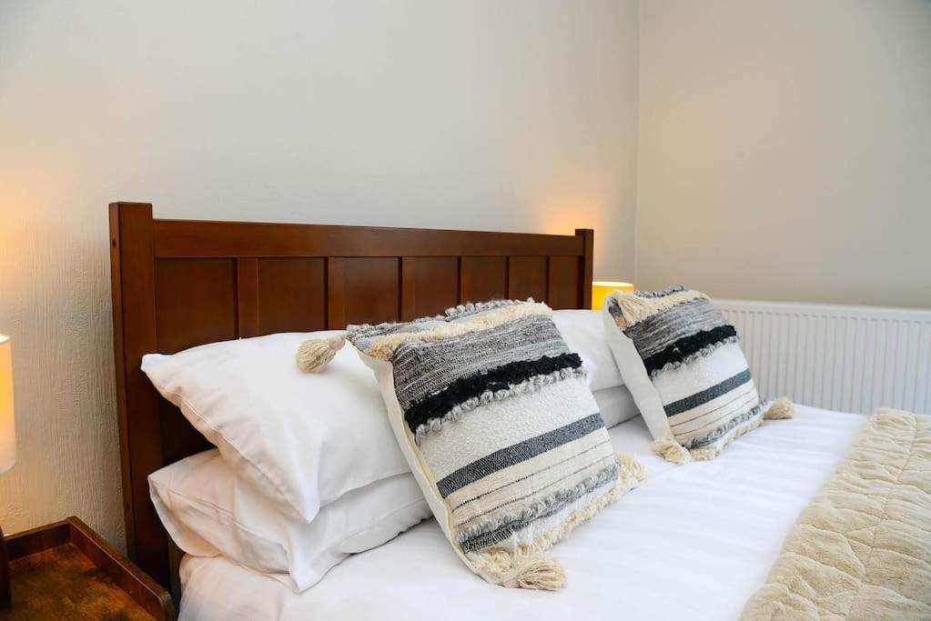 Delightful 2 Bed Town Centre House, Sleeps 4 Apartment Барнзли Екстериор снимка